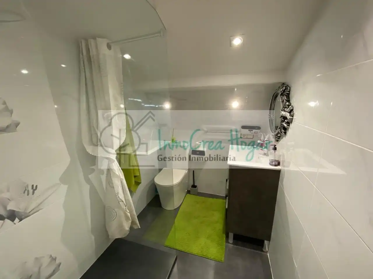 Badezimmer von Wohnung zum Verkauf in Nigrán mit Heizung und Möbliert