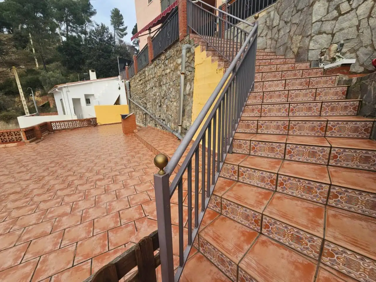 Vista exterior de Casa o xalet en venda en Rubí amb Aire condicionat, Calefacció i Jardí privat
