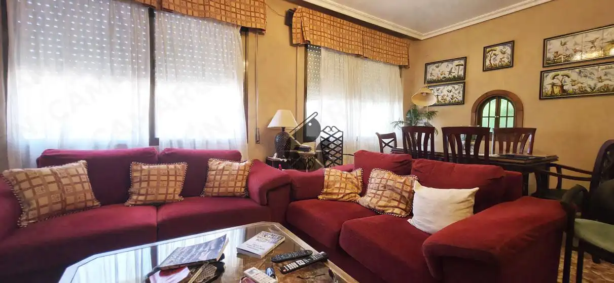Sala de estar de Casa o chalet en venta en Palomares del Río con Aire acondicionado, Jardín privado y Piscina