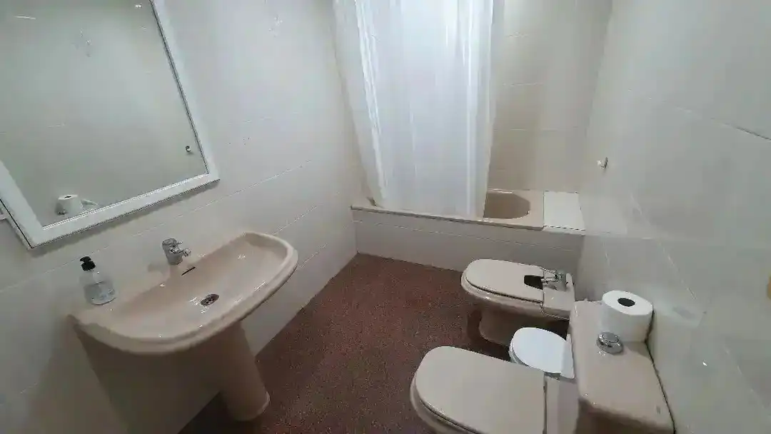 Badezimmer von Wohnung zur Miete in Petrer mit Möbliert, Ofen und Waschmaschine