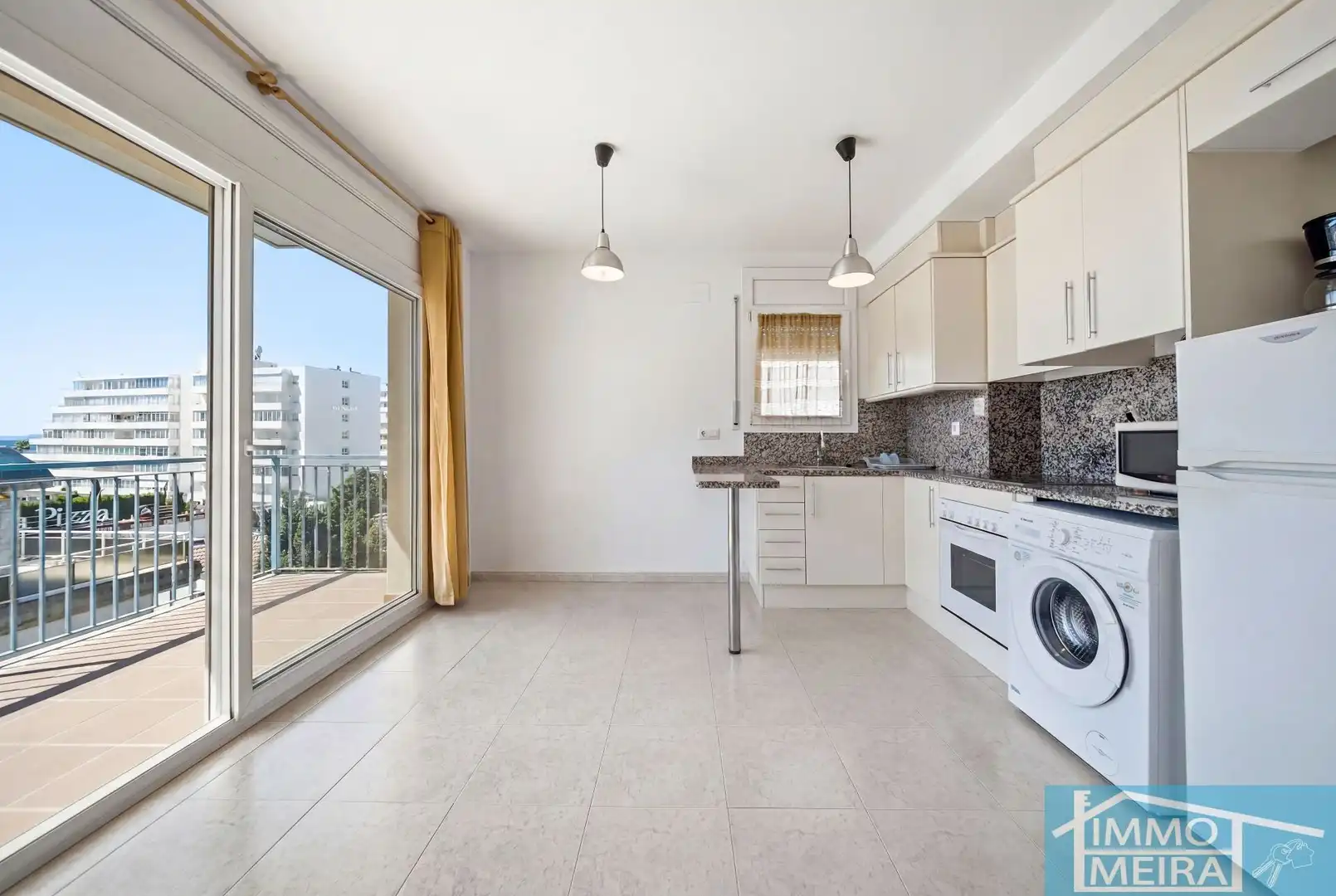Cuina de Apartament en venda en Roses amb Calefacció i Terrassa