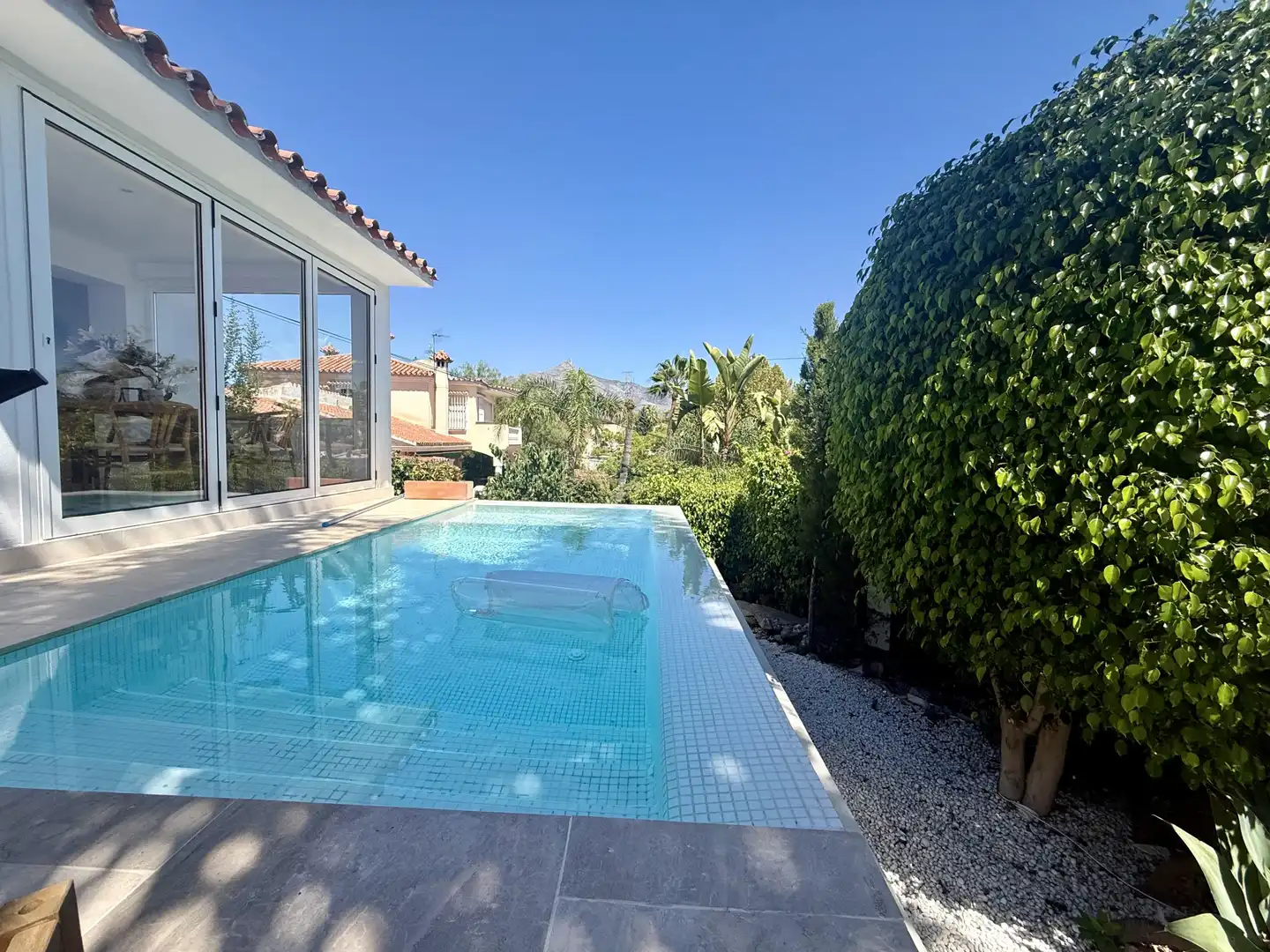 Piscina de Casa o chalet en venta en Marbella con Aire acondicionado, Jardín privado y Terraza