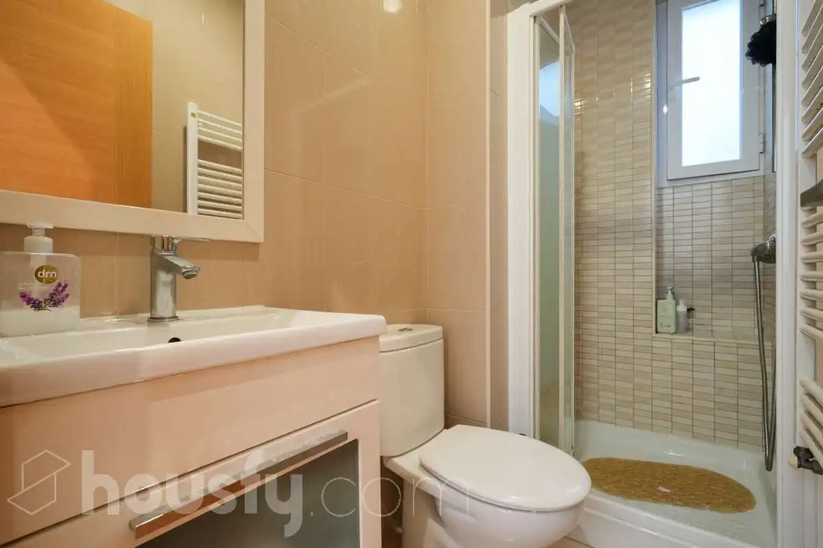 Bathroom of Flat for sale in Madrid  with Heating