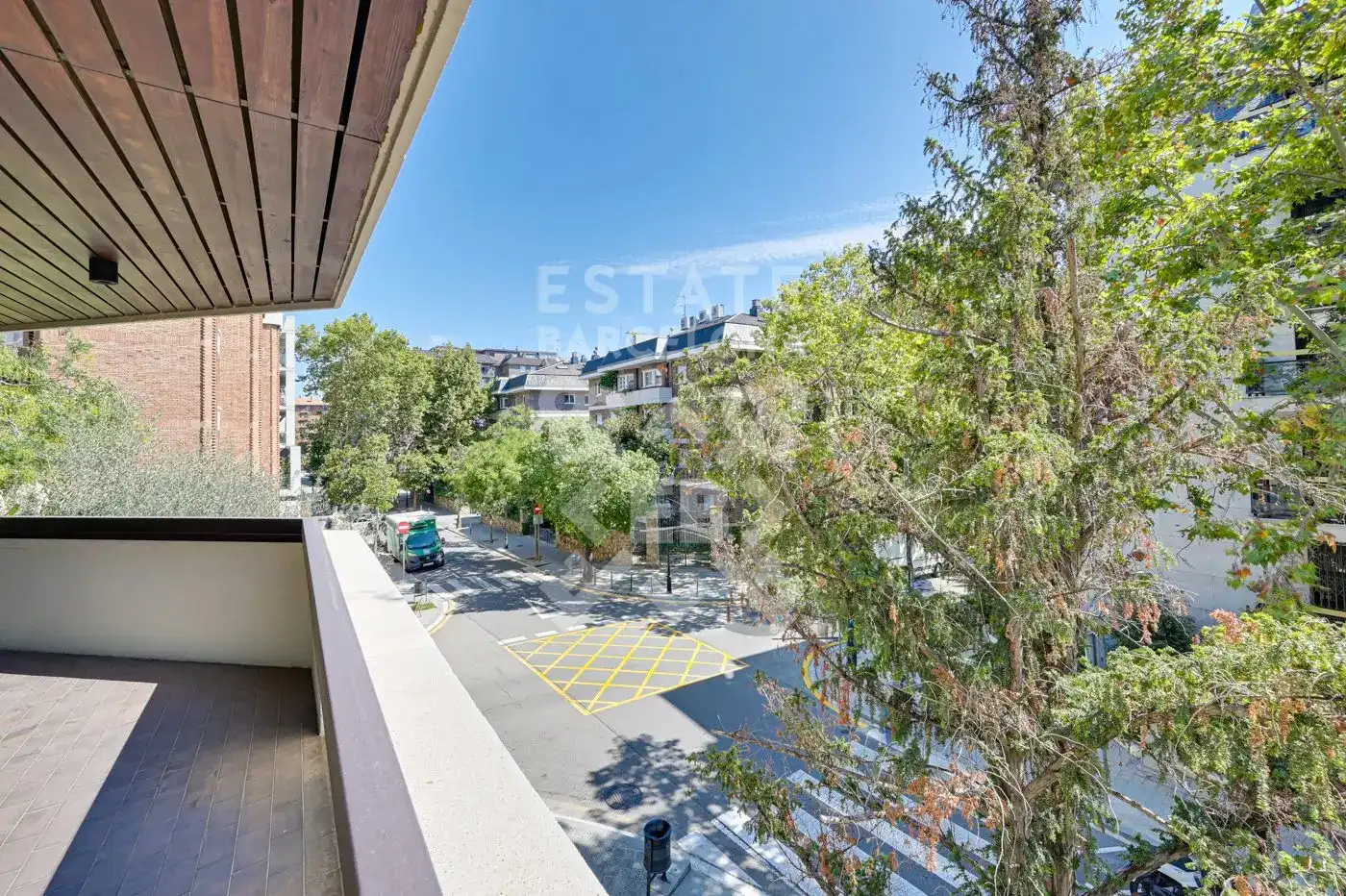 Vista exterior de Pis en venda en Barcelona amb Aire condicionat, Calefacció i Terrassa