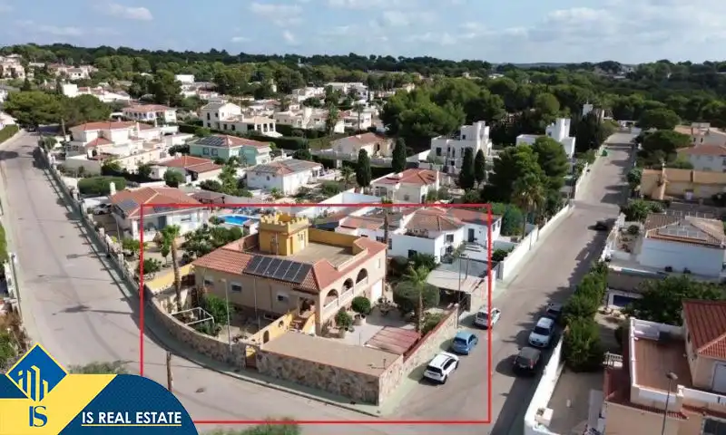 Vista exterior de Casa o xalet en venda en El Pinar de Campoverde