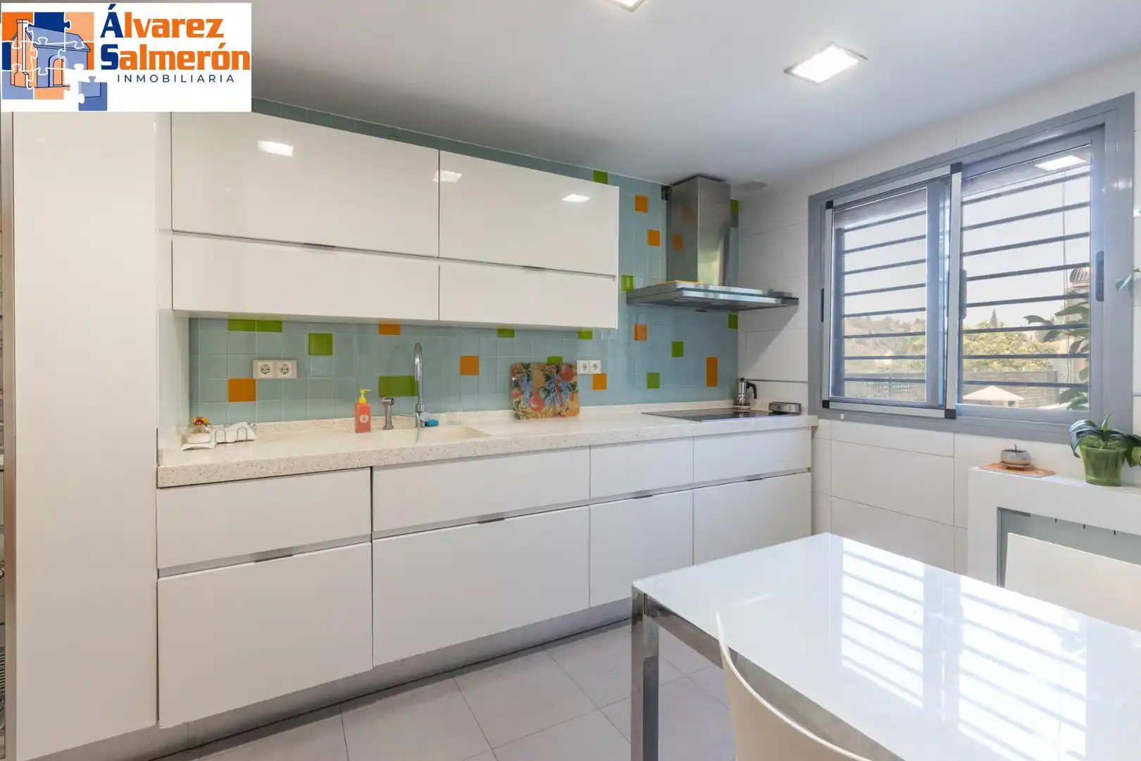 Cocina de Casa adosada en venta en Granada con Aire acondicionado, Calefacción y Balcón
