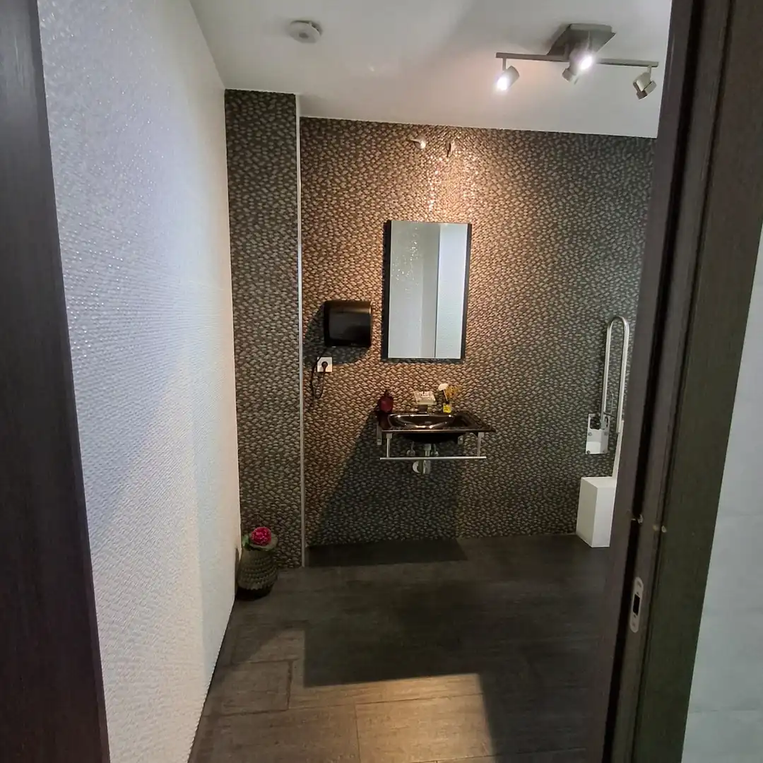 Baño de Local en traspaso en Tarragona con Aire acondicionado, Calefacción y Amueblado