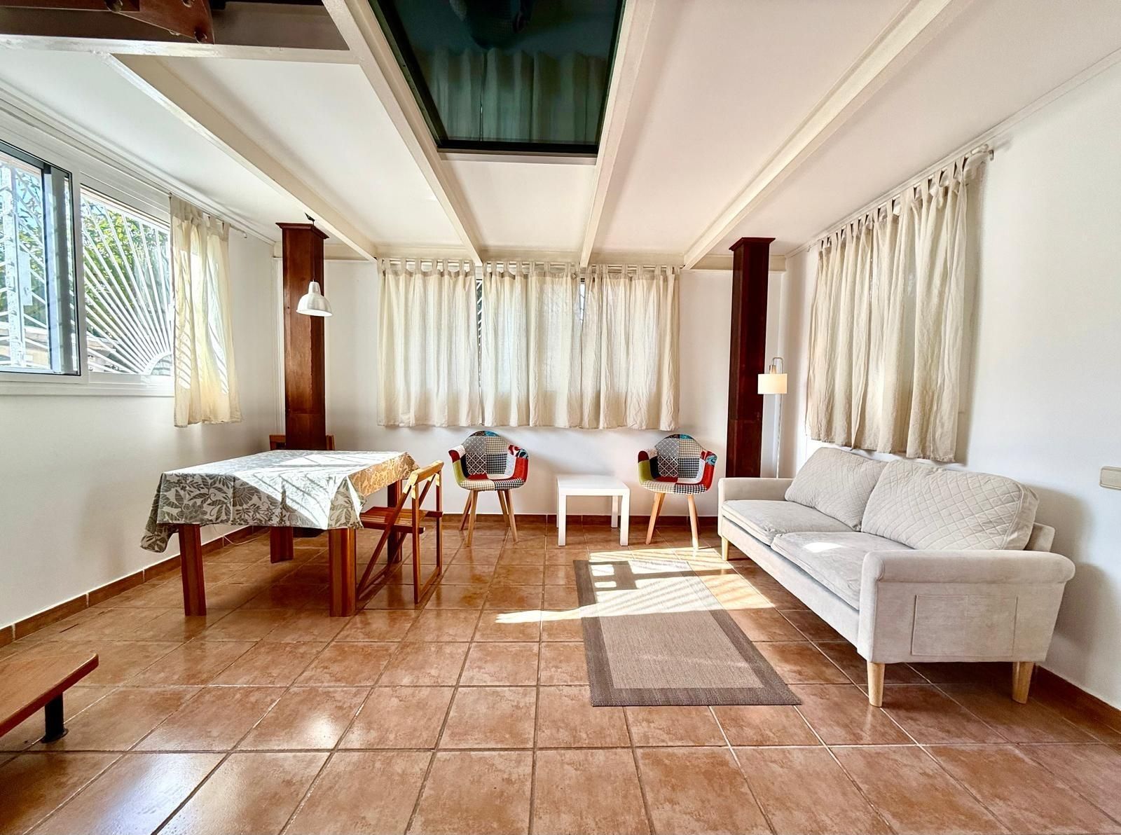 Sala d'estar de Casa o xalet de lloguer en Gavà amb Aire condicionat, Jardí privat i Terrassa