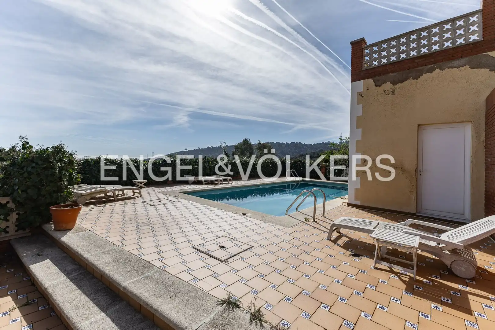 Schwimmbecken von Country house zum Verkauf in Barcelona mit Heizung, Parkett und Terrasse