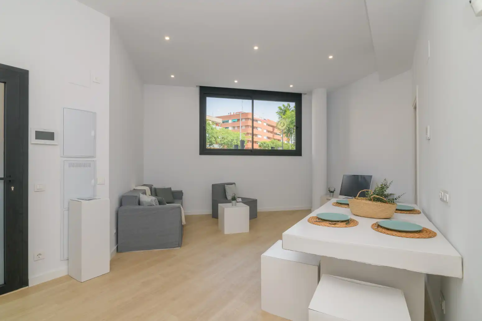 Sala d'estar de Pis en venda en Cornellà de Llobregat amb Calefacció, Parquet i Terrassa