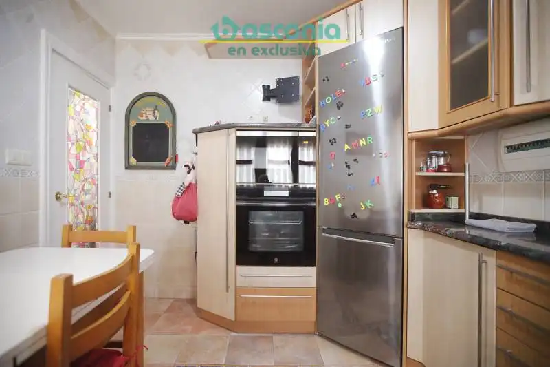 Cocina de Piso en venta en Basauri  con Calefacción, Amueblado y Balcón
