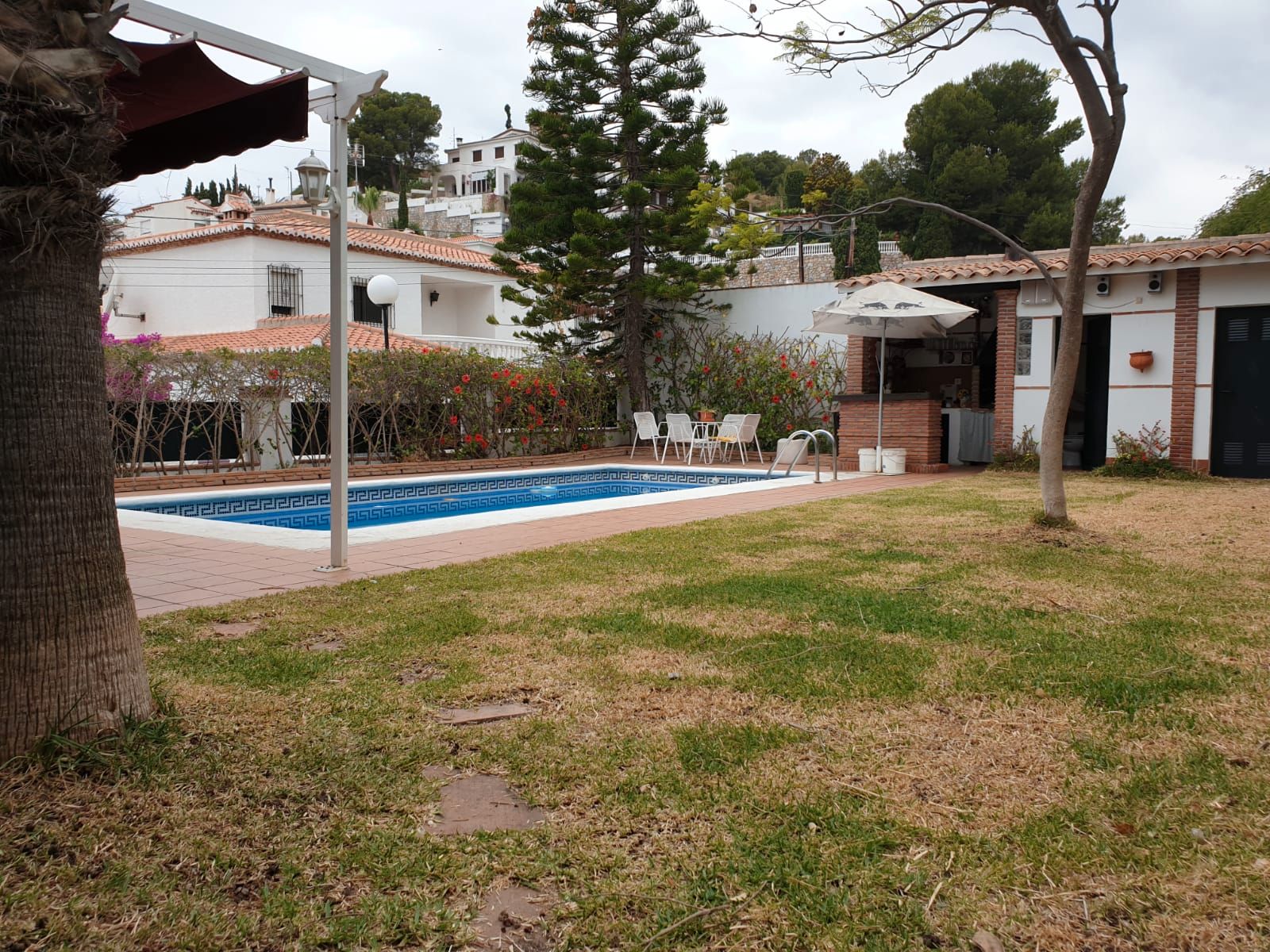 Piscina de Casa o xalet en venda en Almuñécar amb Aire condicionat, Jardí privat i Terrassa