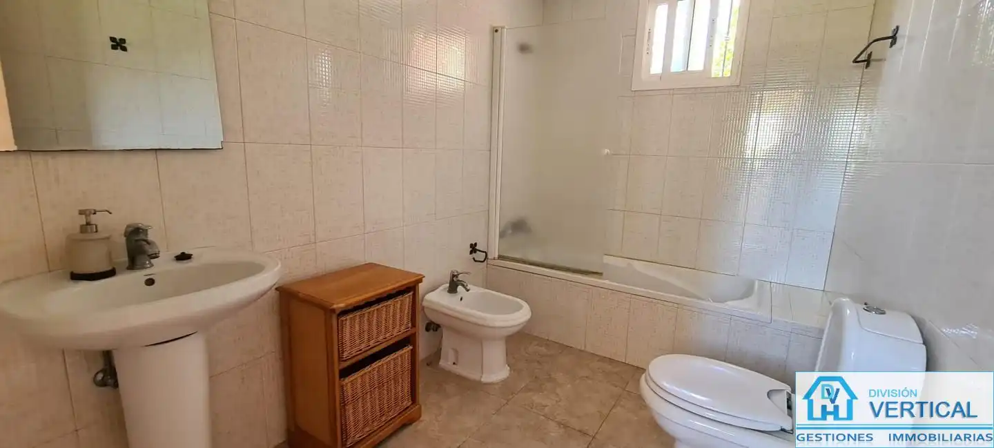 Bathroom of Houses for rent in Riba-roja de Túria  with Air Conditioner, Private garden and Swimming Pool