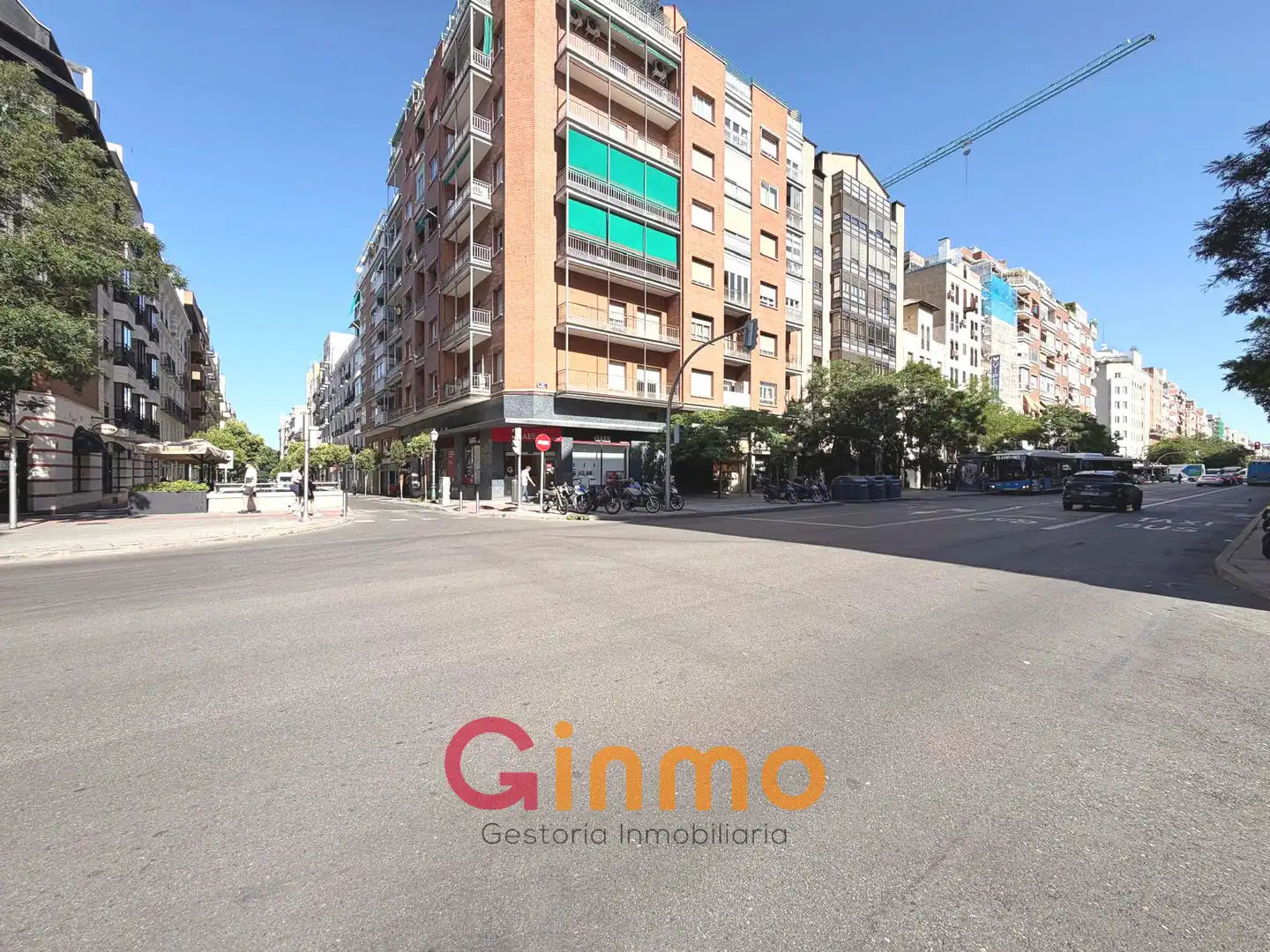Vista exterior de Garatge en venda en Madrid