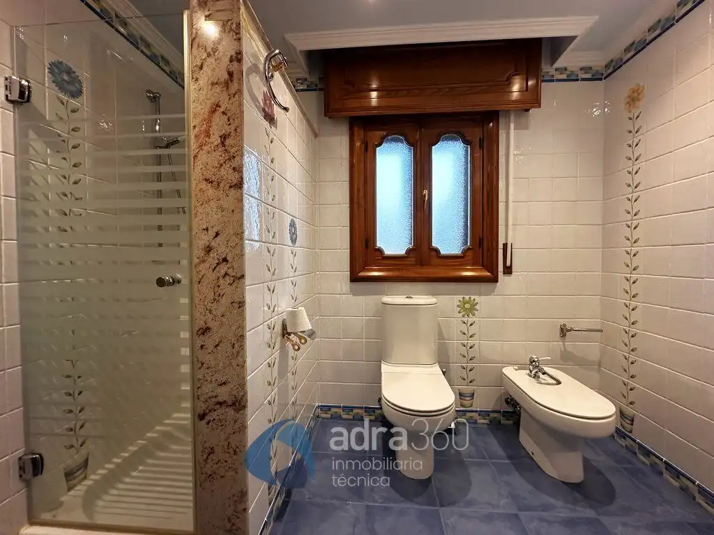 Bathroom of Houses for sale in Lardero  with Air Conditioner, Heating and Private garden