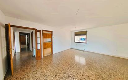 Living room of Planta baja for sale in Vilanova i la Geltrú  with Air Conditioner, Private garden and Terrace