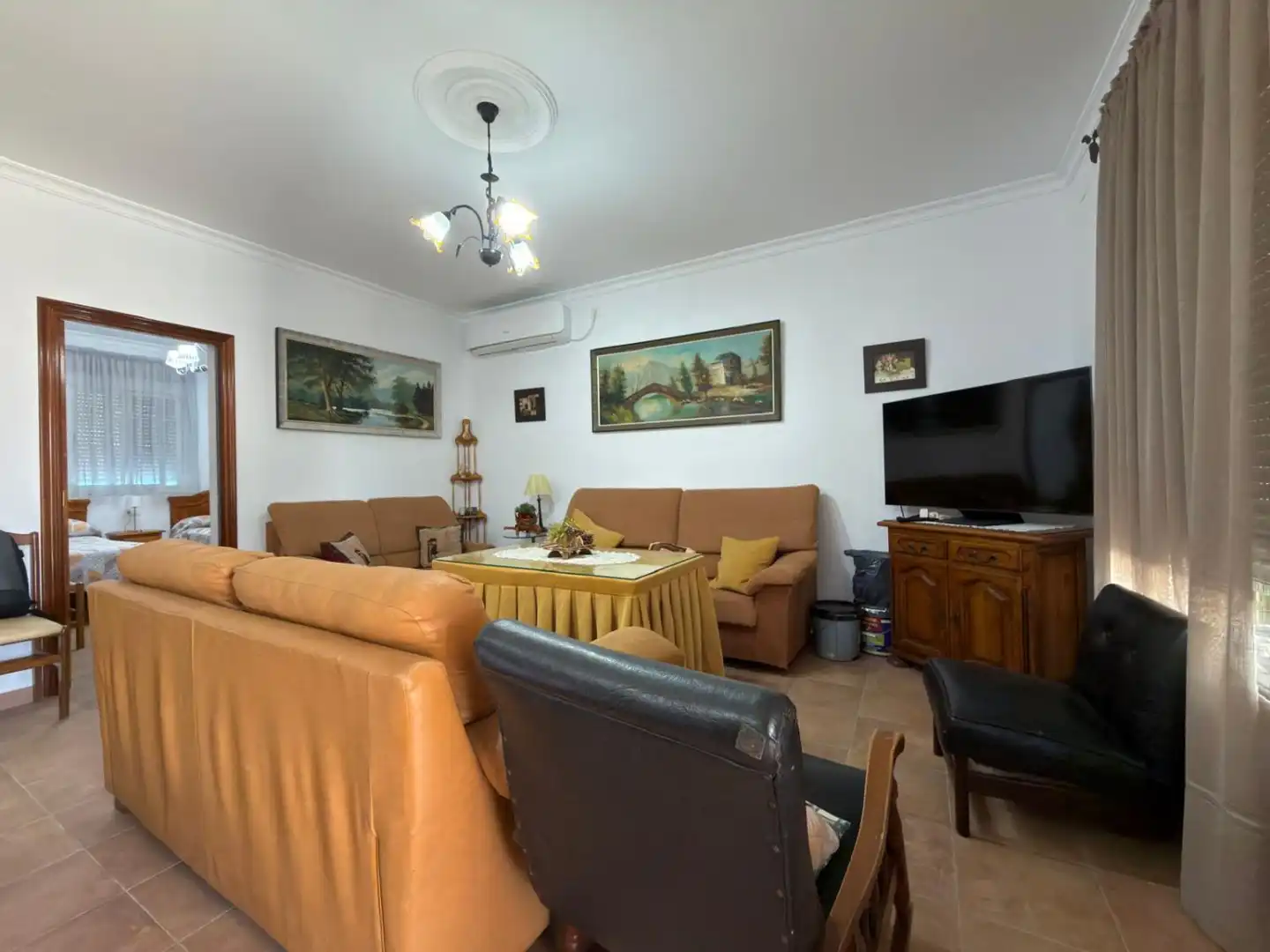 Sala d'estar de Casa o xalet en venda en Los Palacios y Villafranca amb Piscina