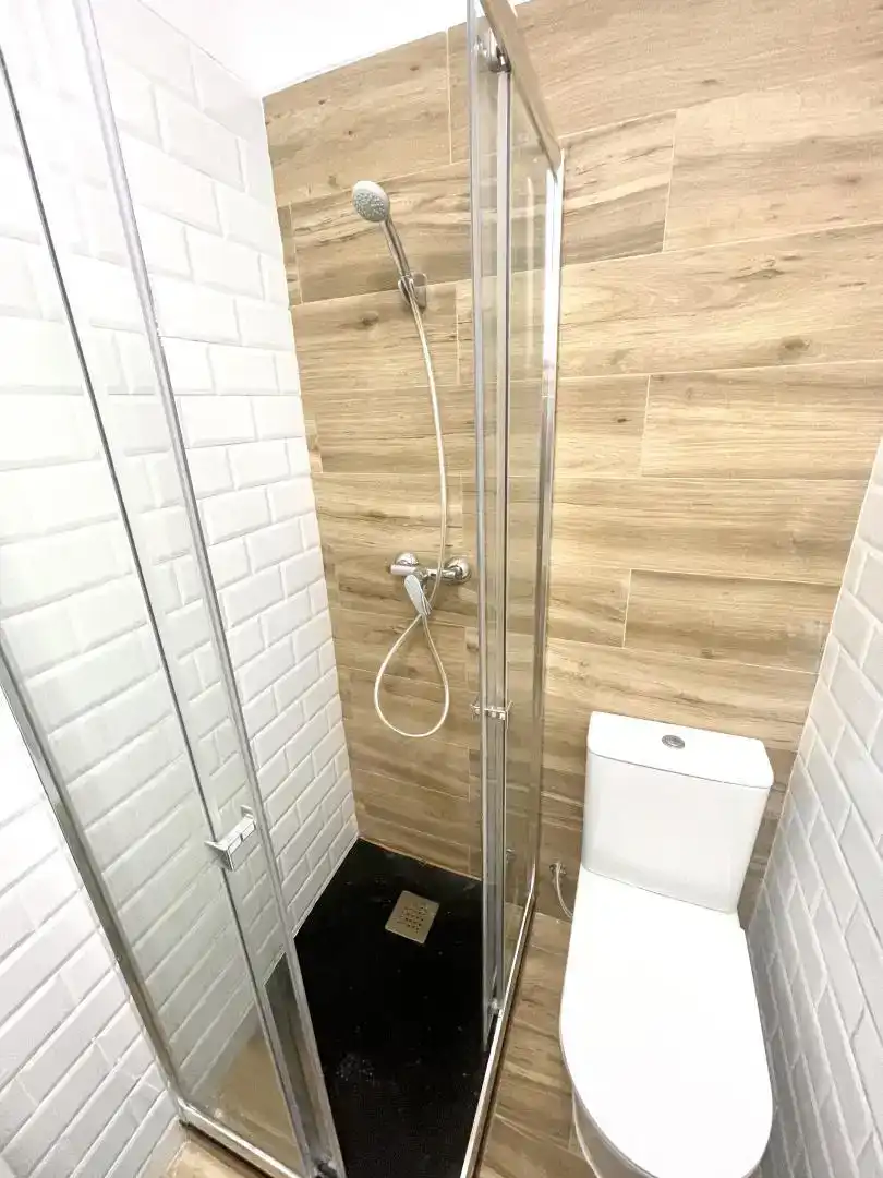 Baño de Ático para compartir en Madrid con Parquet, Amueblado y Horno