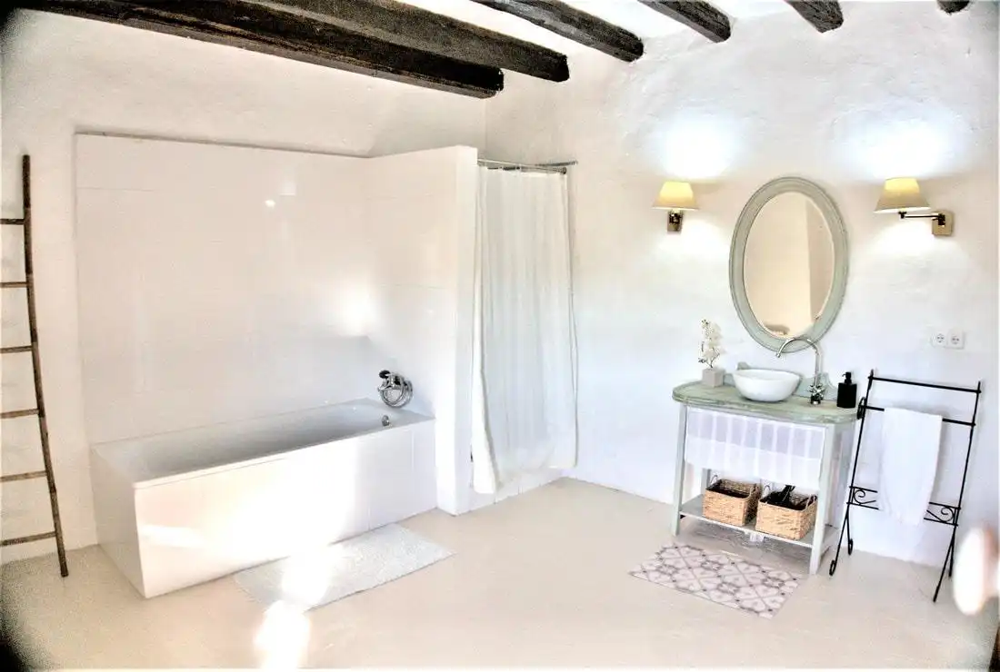 Baño de Finca rústica en venta en Sant Sadurní d'Anoia con Aire acondicionado, Jardín privado y Terraza