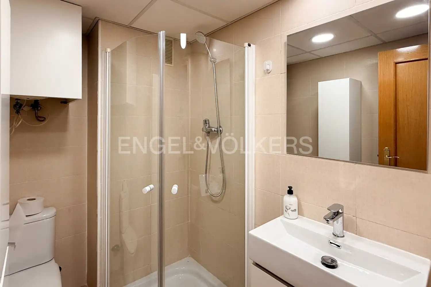 Bathroom of Flat for rent in Valencia  with Air Conditioner and Heating