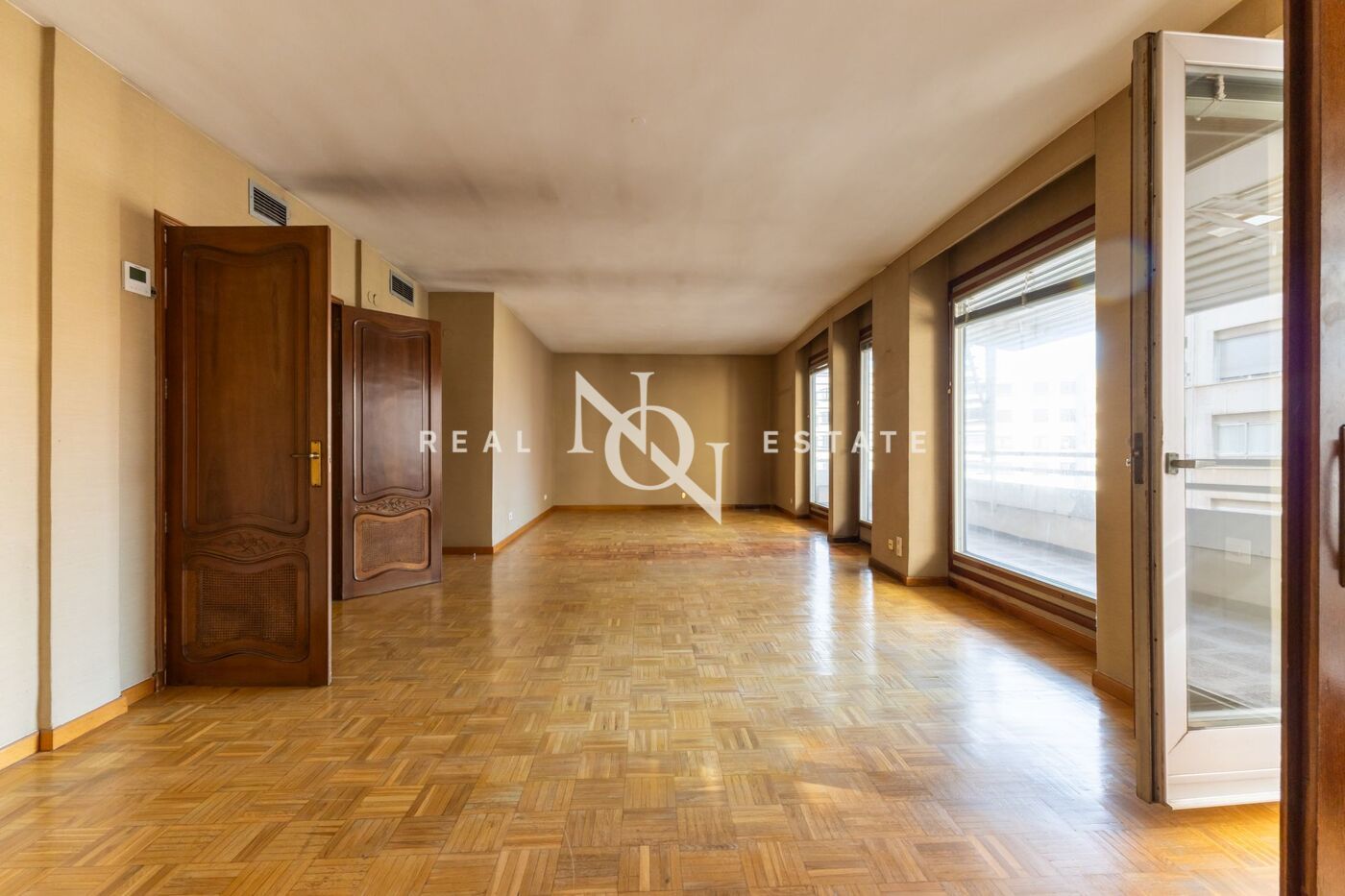Exterior view of Flat for sale in  Valencia Capital  with Terrace, Storage room and Furnished