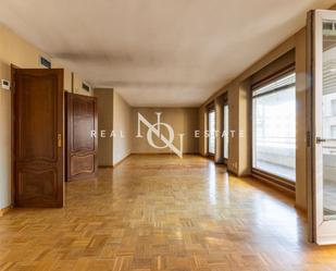 Exterior view of Flat for sale in  Valencia Capital  with Terrace, Storage room and Furnished