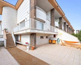 Exterior view of Single-family semi-detached for sale in Santa Bàrbara  with Air Conditioner and Terrace