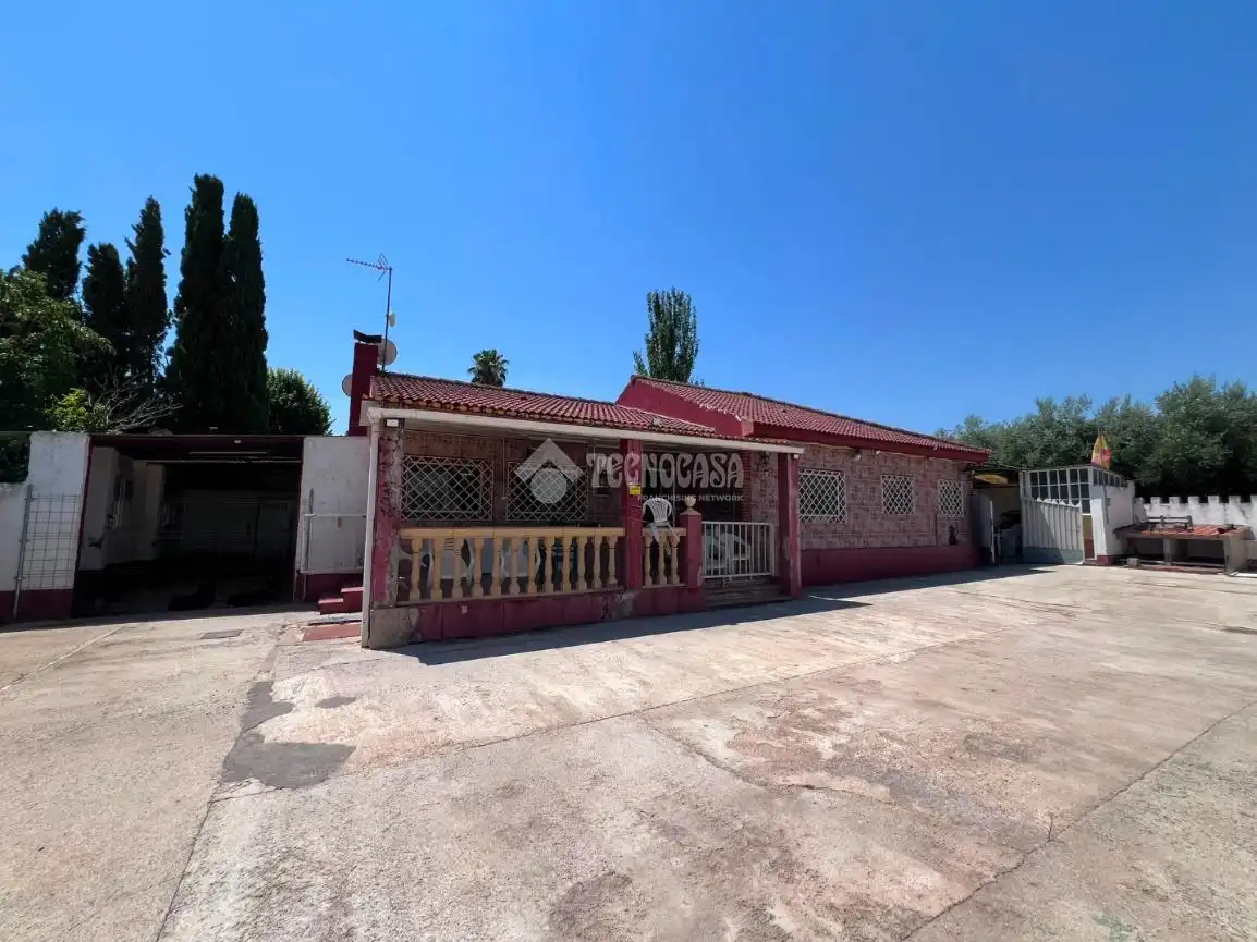 Vista exterior de Finca rústica en venda en Jaén amb Aire condicionat