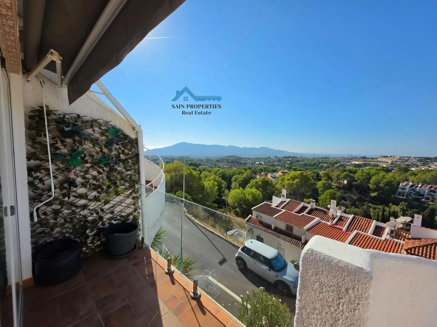 Vista exterior de Casa adosada en venda en Escandinavia - Cautivador