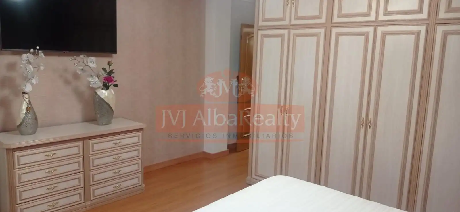 Habitación de Casa adosada en venta en Albacete con Aire acondicionado, Calefacción y Jardín privado