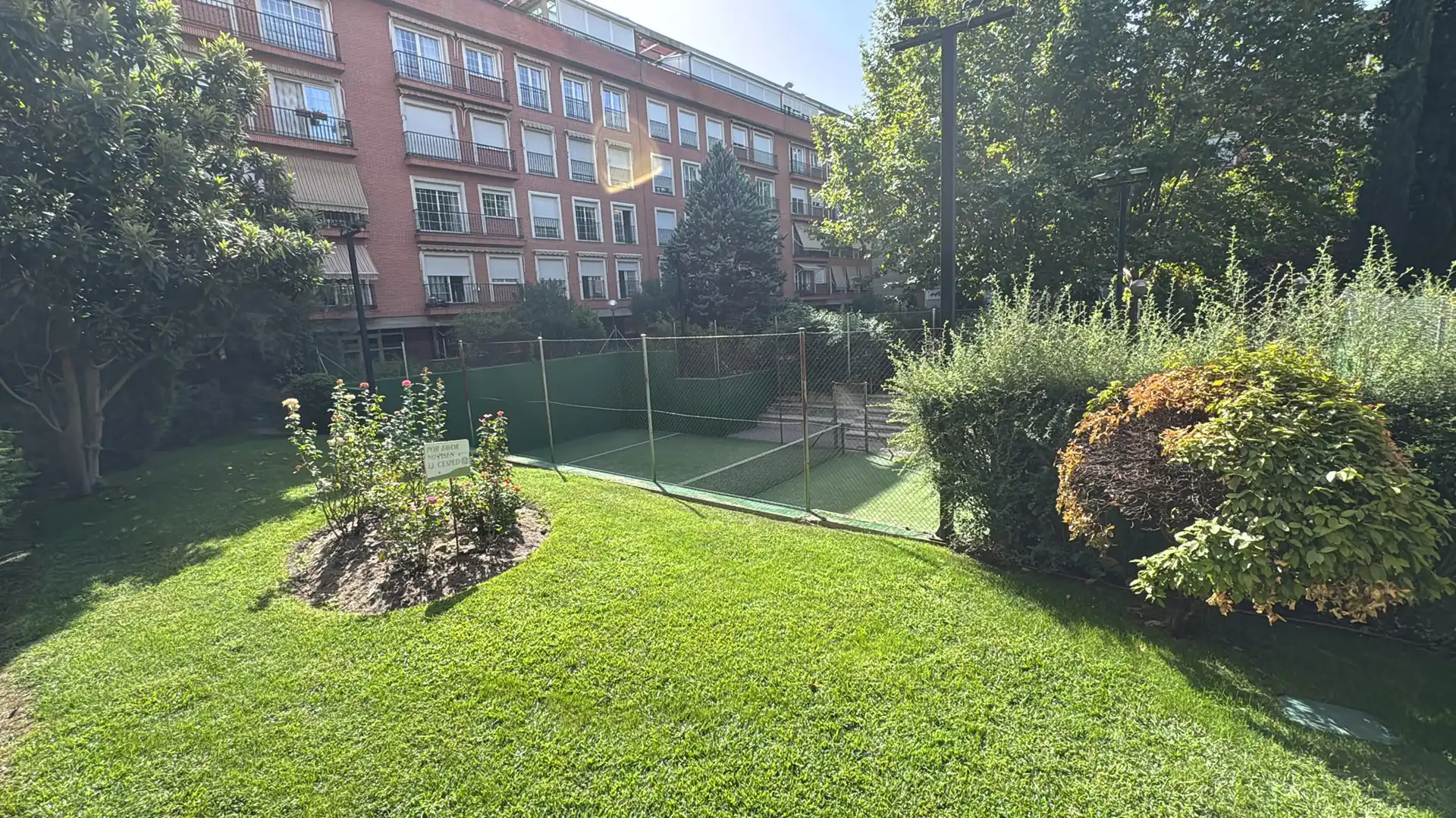 Parking de Ático en venta en Madrid con Terraza, Trastero y Piscina