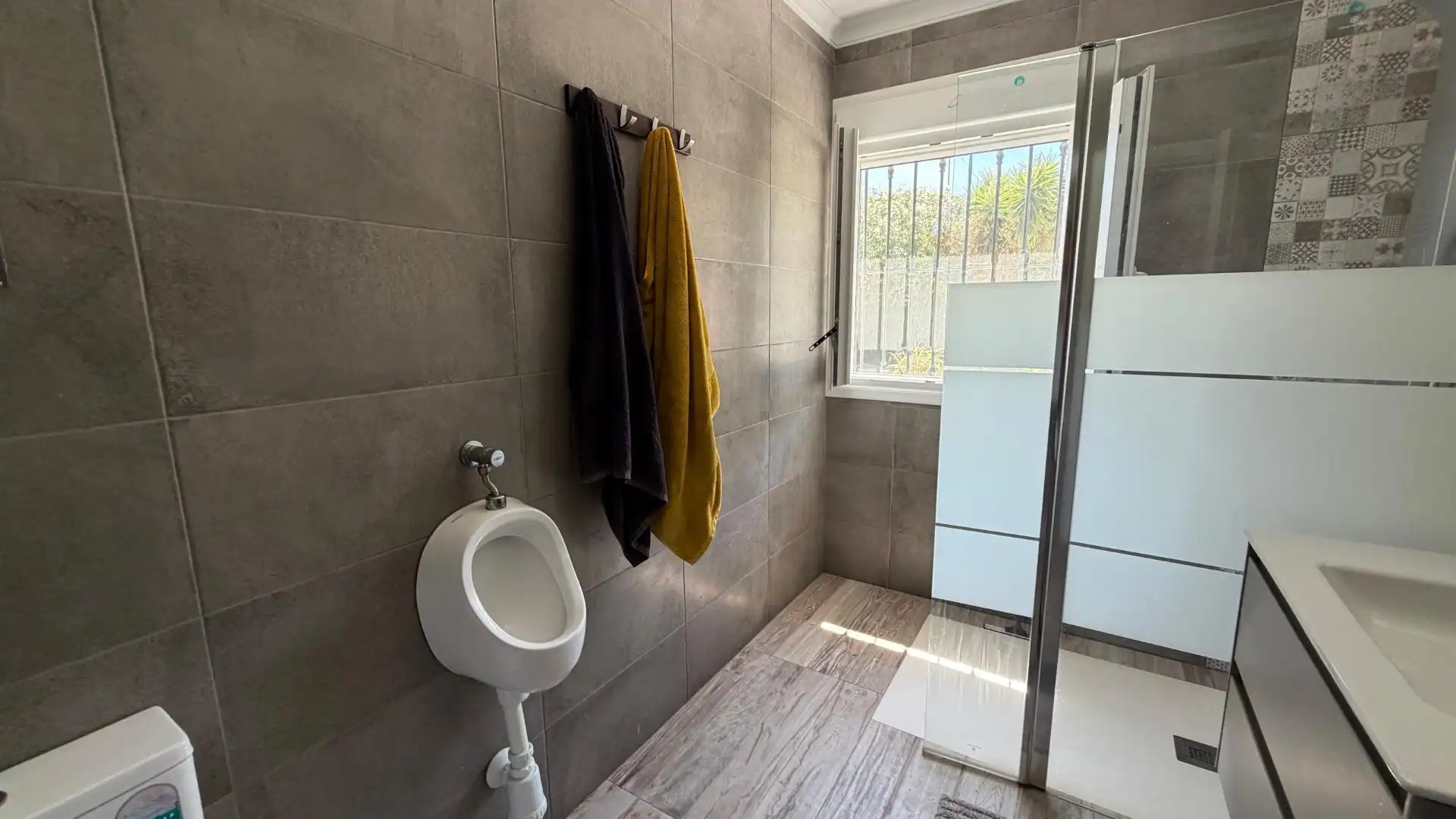 Bany de Casa o xalet en venda en Chiclana de la Frontera amb Aire condicionat, Calefacció i Jardí privat
