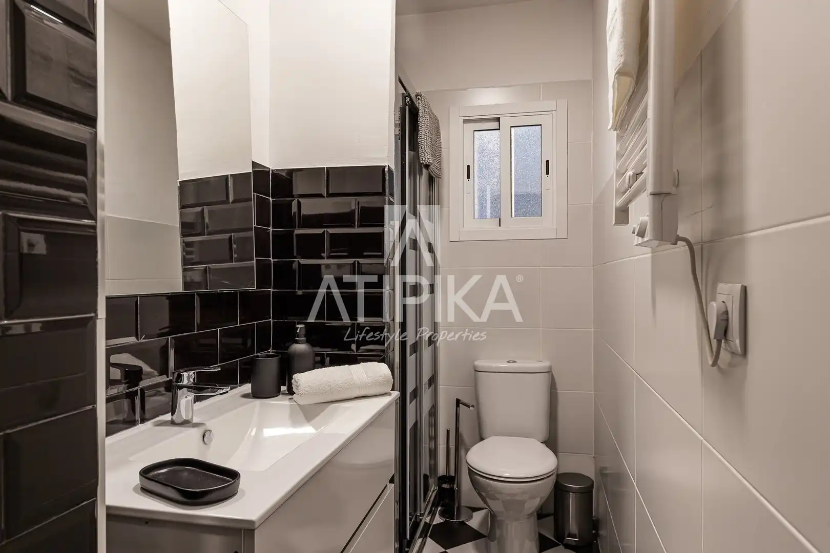 Bathroom of Flat for rent in Barcelona  with Air Conditioner, Heating and Parquet flooring
