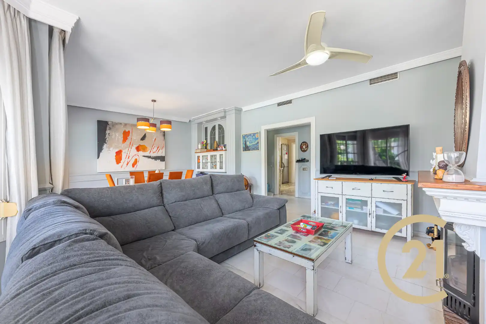 Sala de estar de Casa adosada en venta en Marbella con Aire acondicionado, Terraza y Piscina comunitaria