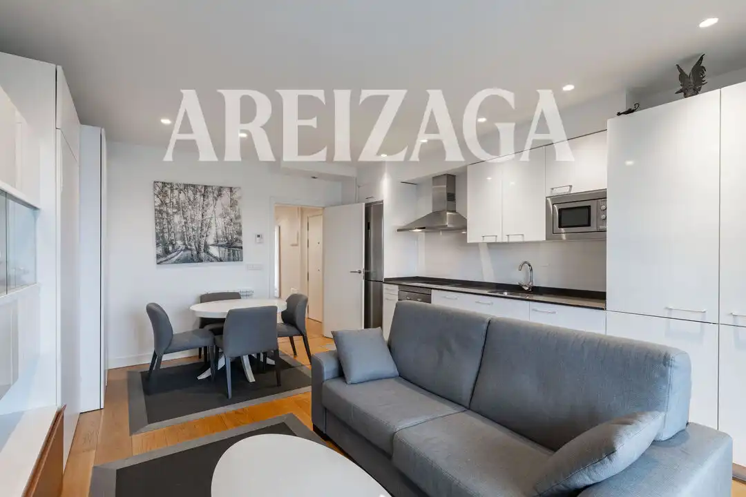 Sala d'estar de Apartament en venda en Donostia - San Sebastián  amb Calefacció, Terrassa i Traster