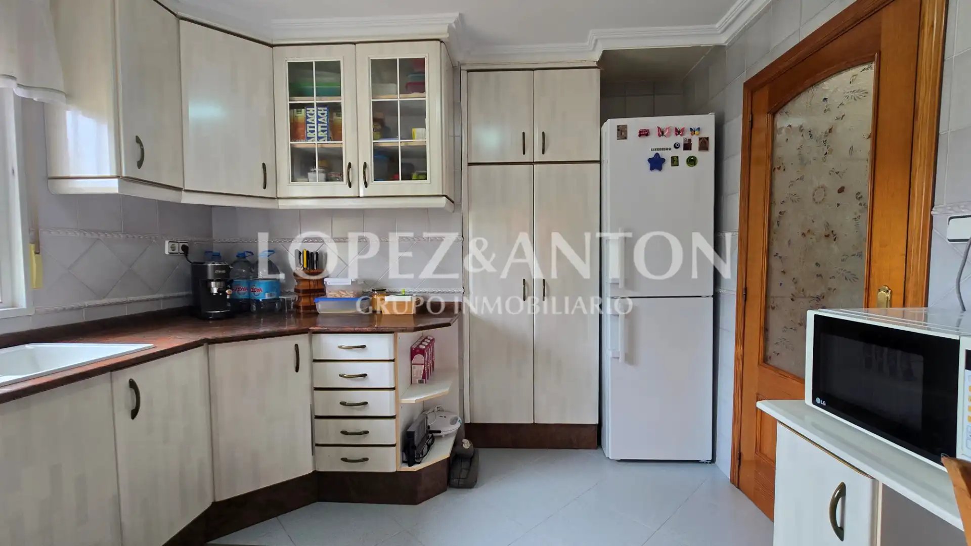 Kitchen of Houses for sale in L'Eliana  with Air Conditioner, Private garden and Terrace