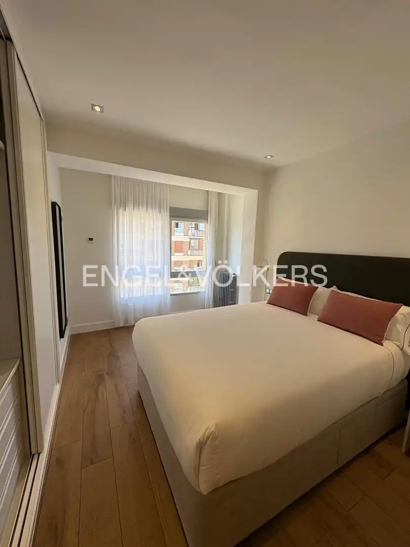 Schlafzimmer von Wohnung zur Miete in Madrid mit Klimaanlage und Heizung