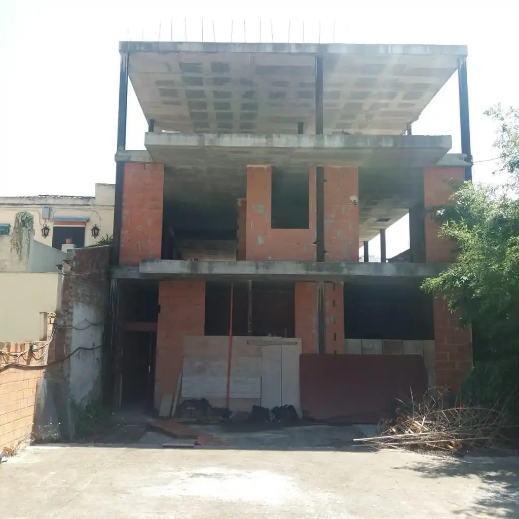 Vista exterior de Edificio en venta en El Prat de Llobregat