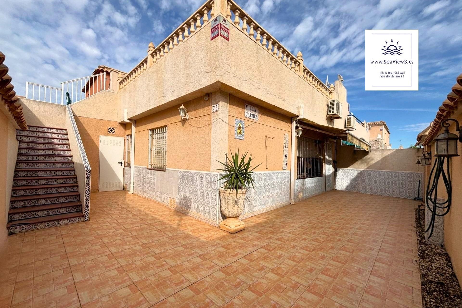 Exterior view of Single-family semi-detached for sale in Torrevieja  with Air Conditioner, Heating and Private garden