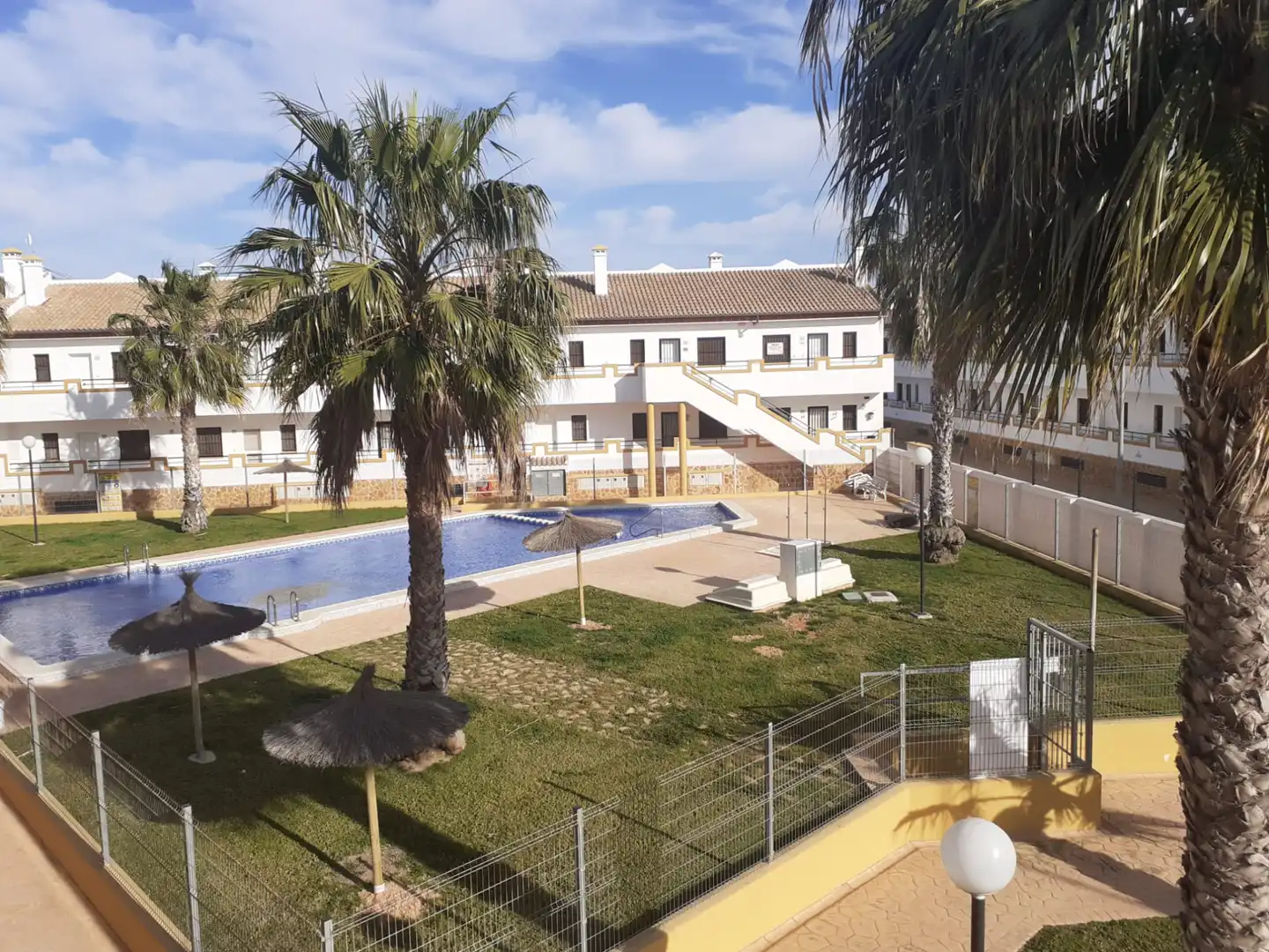 Piscina de Pis de lloguer en Cartagena amb Aire condicionat, Calefacció i Terrassa