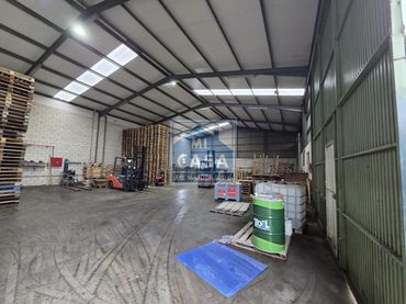 Industrial building to rent in Oeste