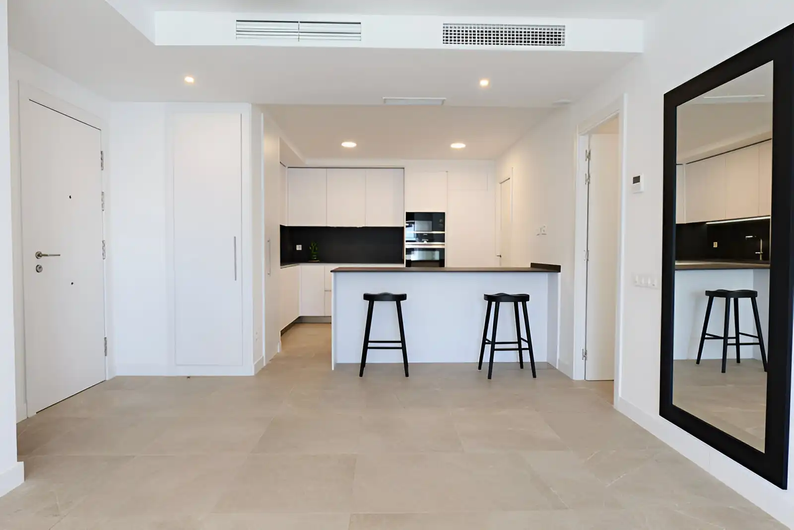 Apartamento con piscina en venta en Estepona Pueblo, imagen 8