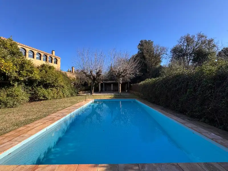 Maison rustique avec piscine à vendre à Carrer Hospital-Perat 10