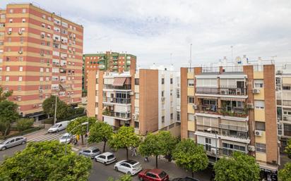 Exterior view of Flat for sale in  Sevilla Capital  with Terrace