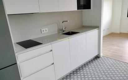 Cuina de Apartament en venda en Redondela amb Calefacció