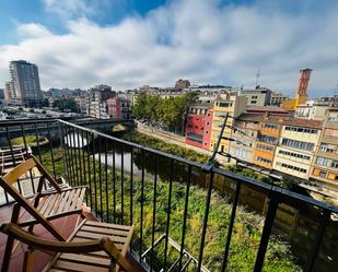 Vista exterior de Pis de lloguer en Girona Capital amb Forn, Rentadora i Balcó