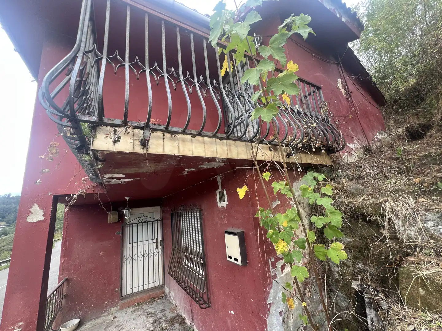Außenansicht von Country house zum Verkauf in Candamo mit Heizung und Terrasse