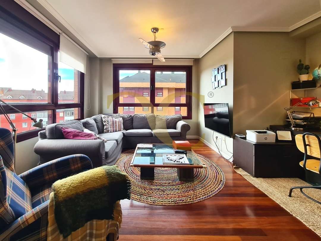 Living room of Flat for sale in Oviedo   with Heating, Private garden and Storage room