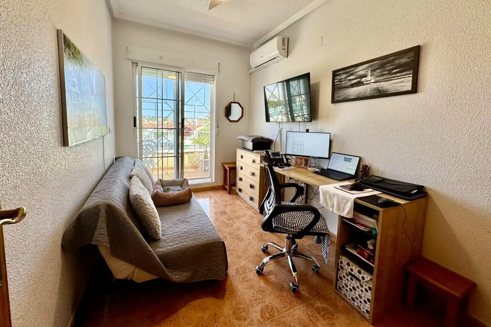 Sala de estar de Casa adosada en venta en Torrevieja con Aire acondicionado, Calefacción y Jardín privado