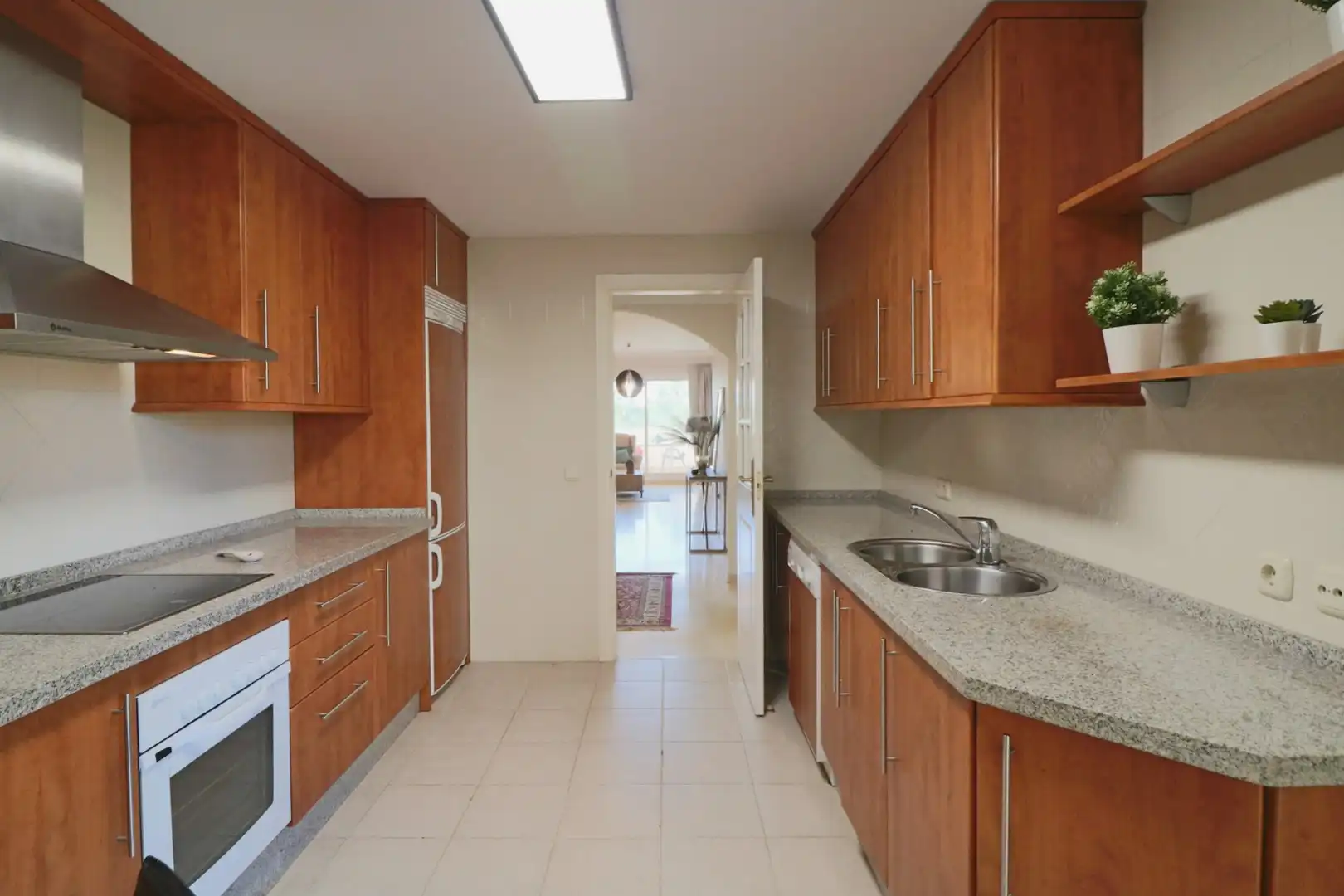 Apartment with pool for sale in Marbella Centro, imagen 3